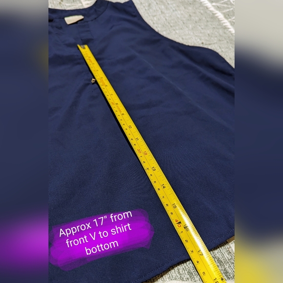 🎉 Vintage, fits like a small, tank blouse, comfy and flowy material in navy - Picture 3 of 9